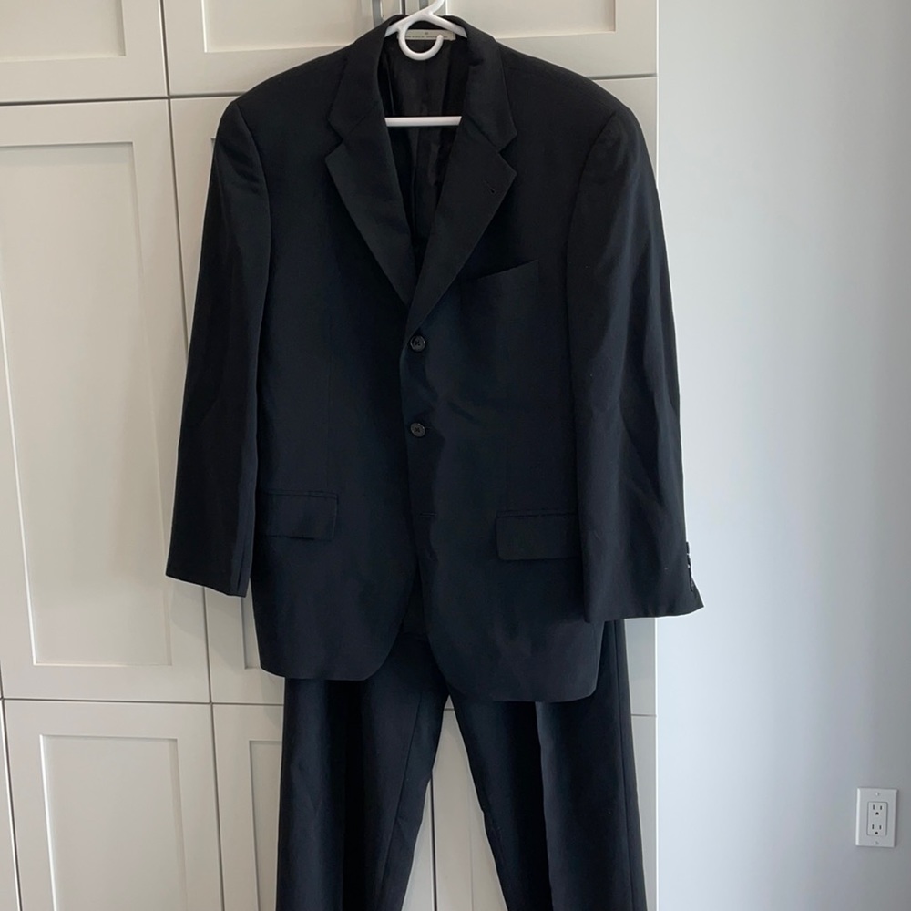 Men’s Joseph Abboud black single breast suit